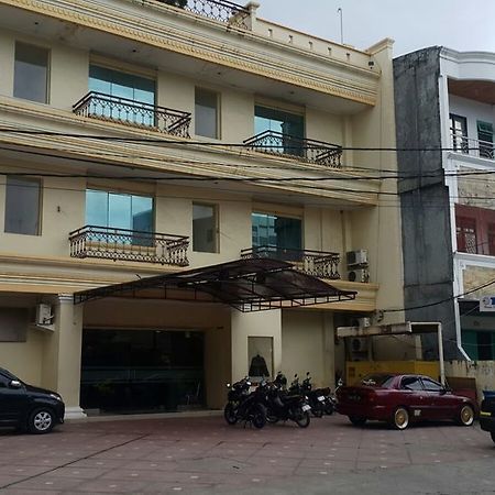 Hotel Harapan Makassar Exterior photo